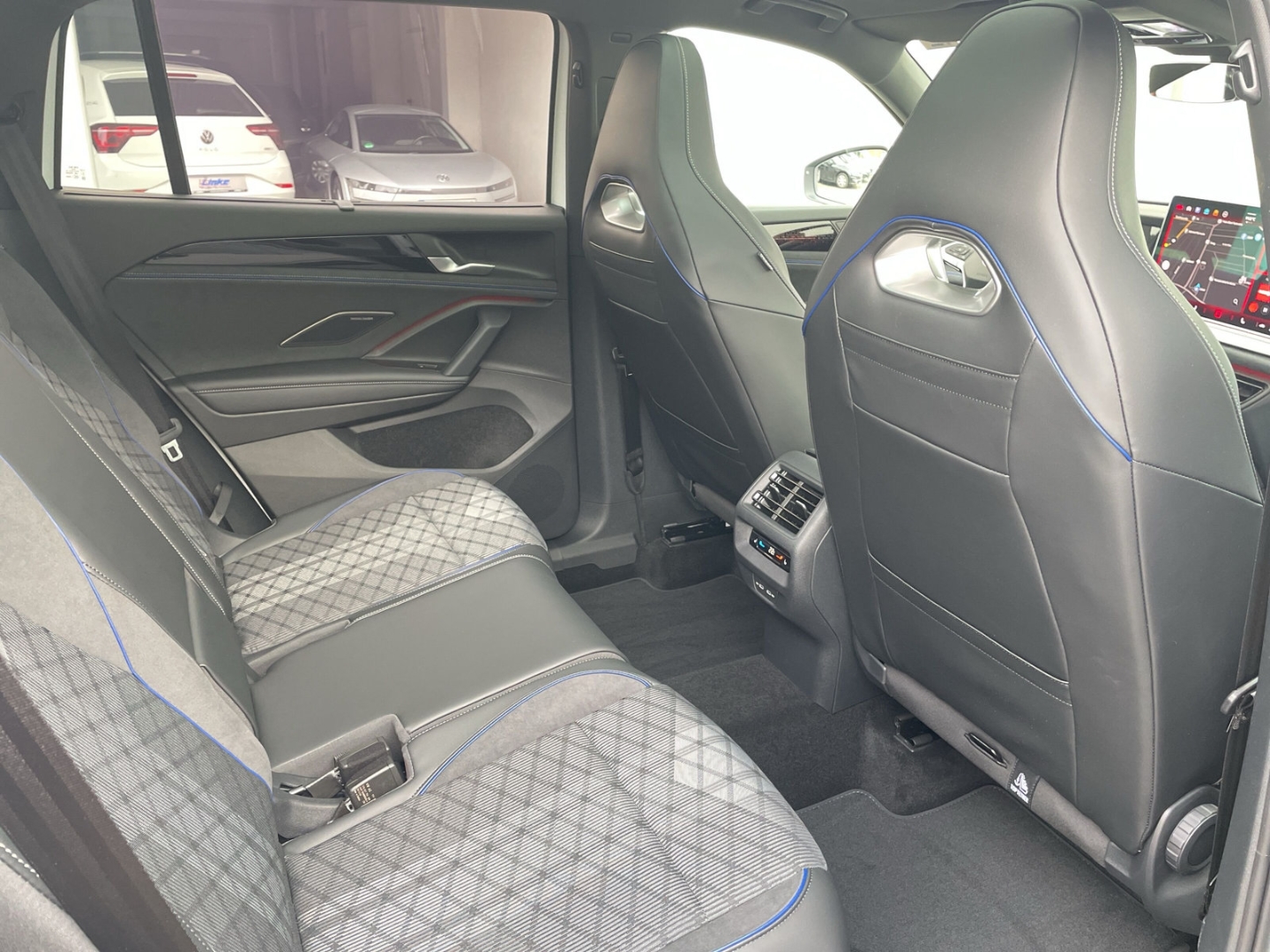 Tayron 2.0 TDI 4Motion R-Line Standhzg/AHK/Pano