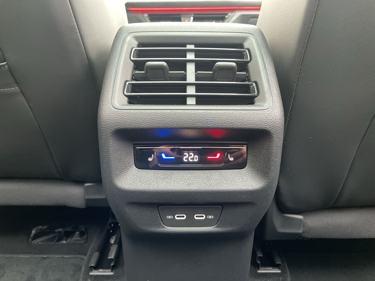 Tayron 2.0 TDI 4Motion R-Line Standhzg/AHK/Pano