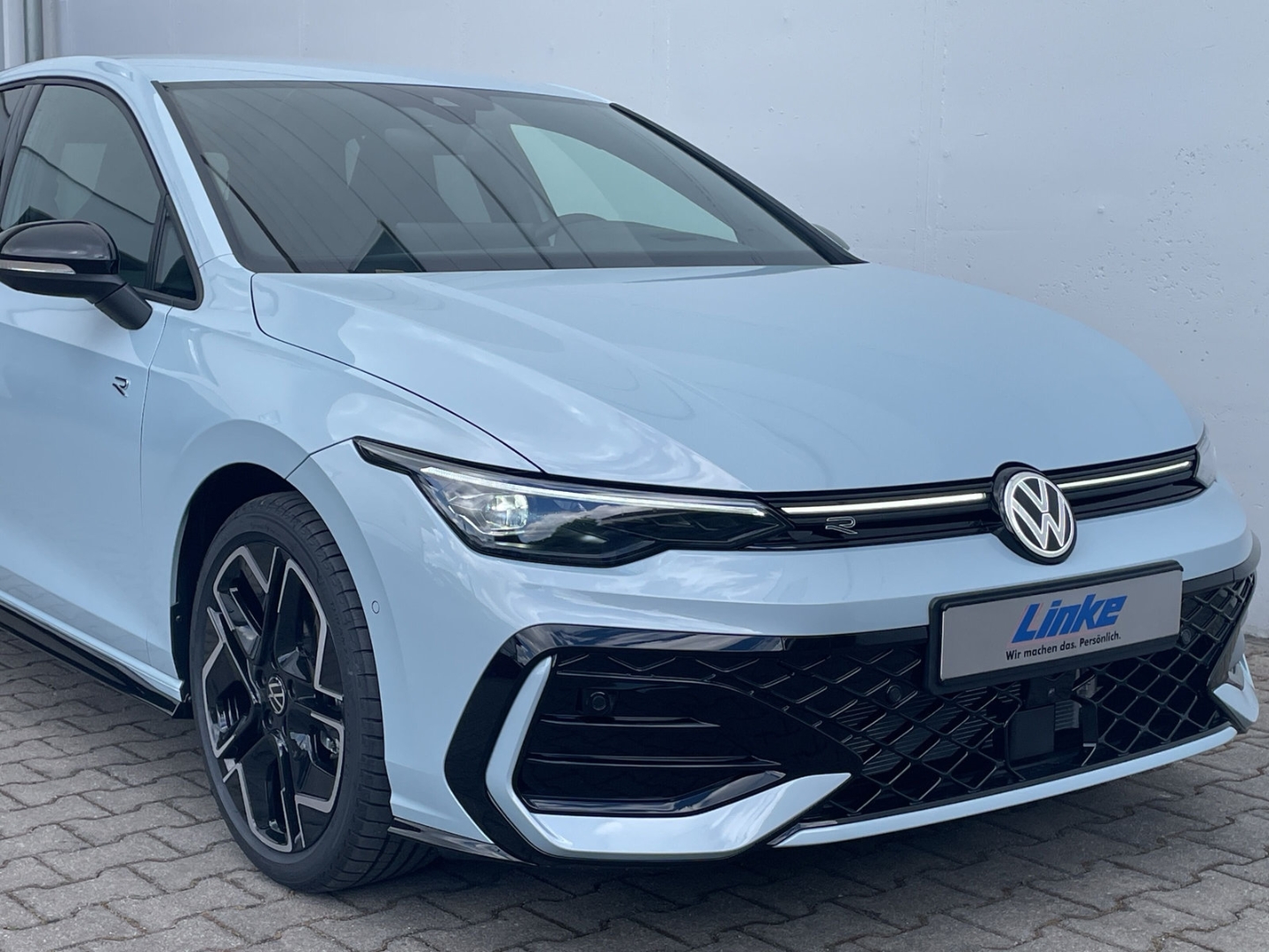Golf VIII 1.5 eTSI DSG R-Line AHK/360°Kamera/HUD/Navi