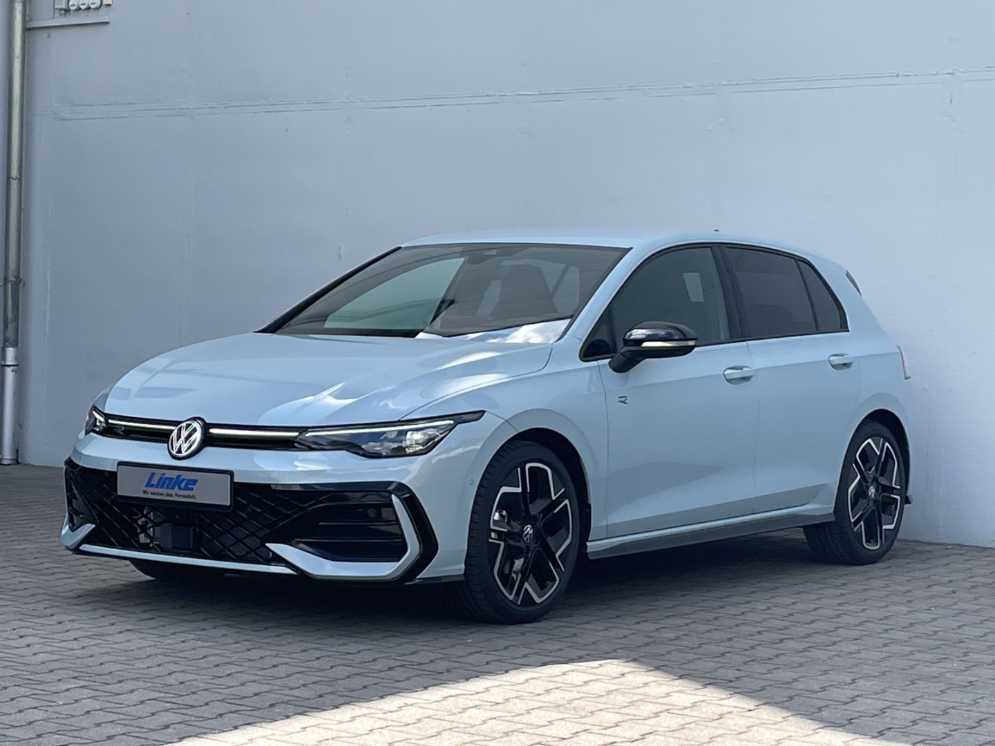 Golf VIII 1.5 eTSI DSG R-Line AHK/360°Kamera/HUD/Navi