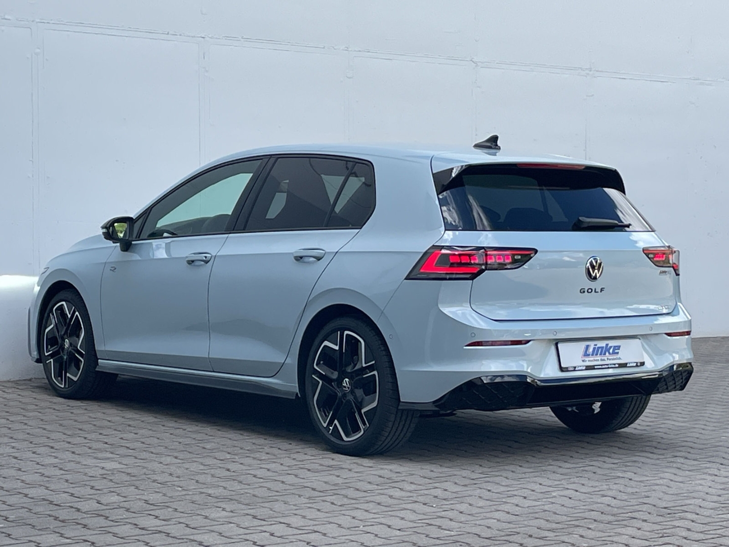 Golf VIII 1.5 eTSI DSG R-Line AHK/360°Kamera/HUD/Navi