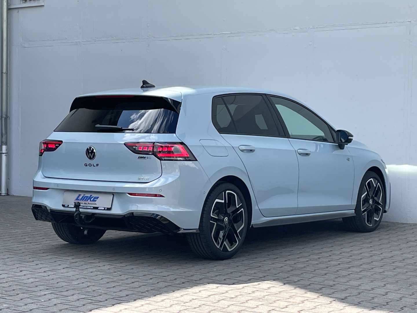 Golf VIII 1.5 eTSI DSG R-Line AHK/360°Kamera/HUD/Navi