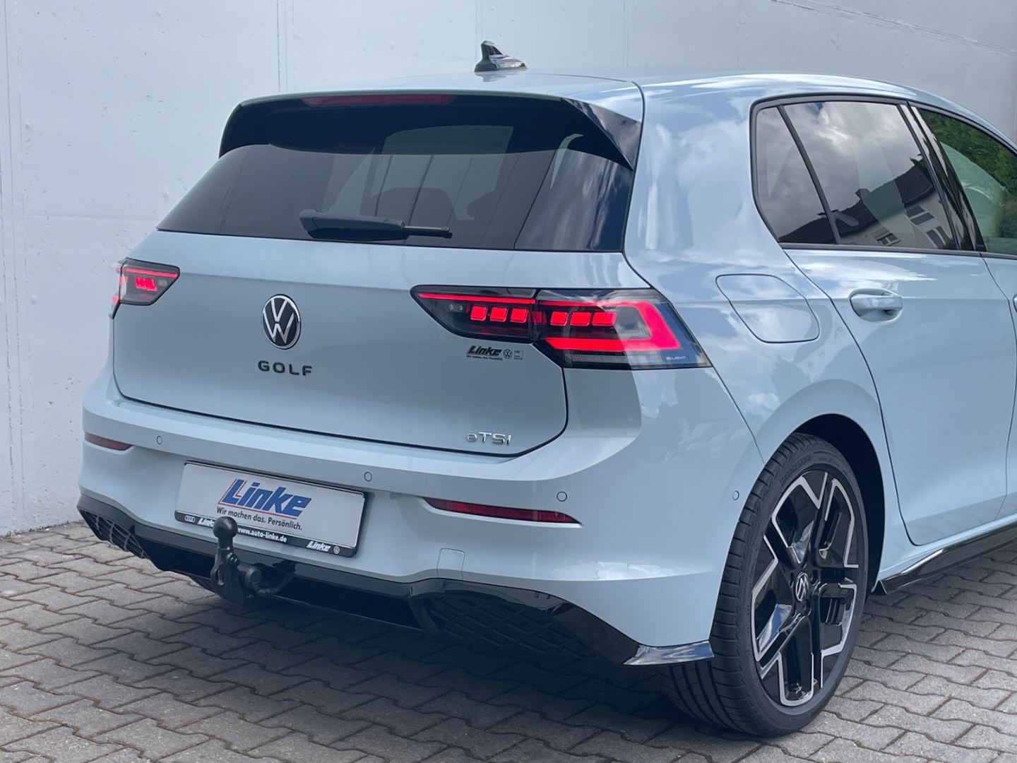 Golf VIII 1.5 eTSI DSG R-Line AHK/360°Kamera/HUD/Navi