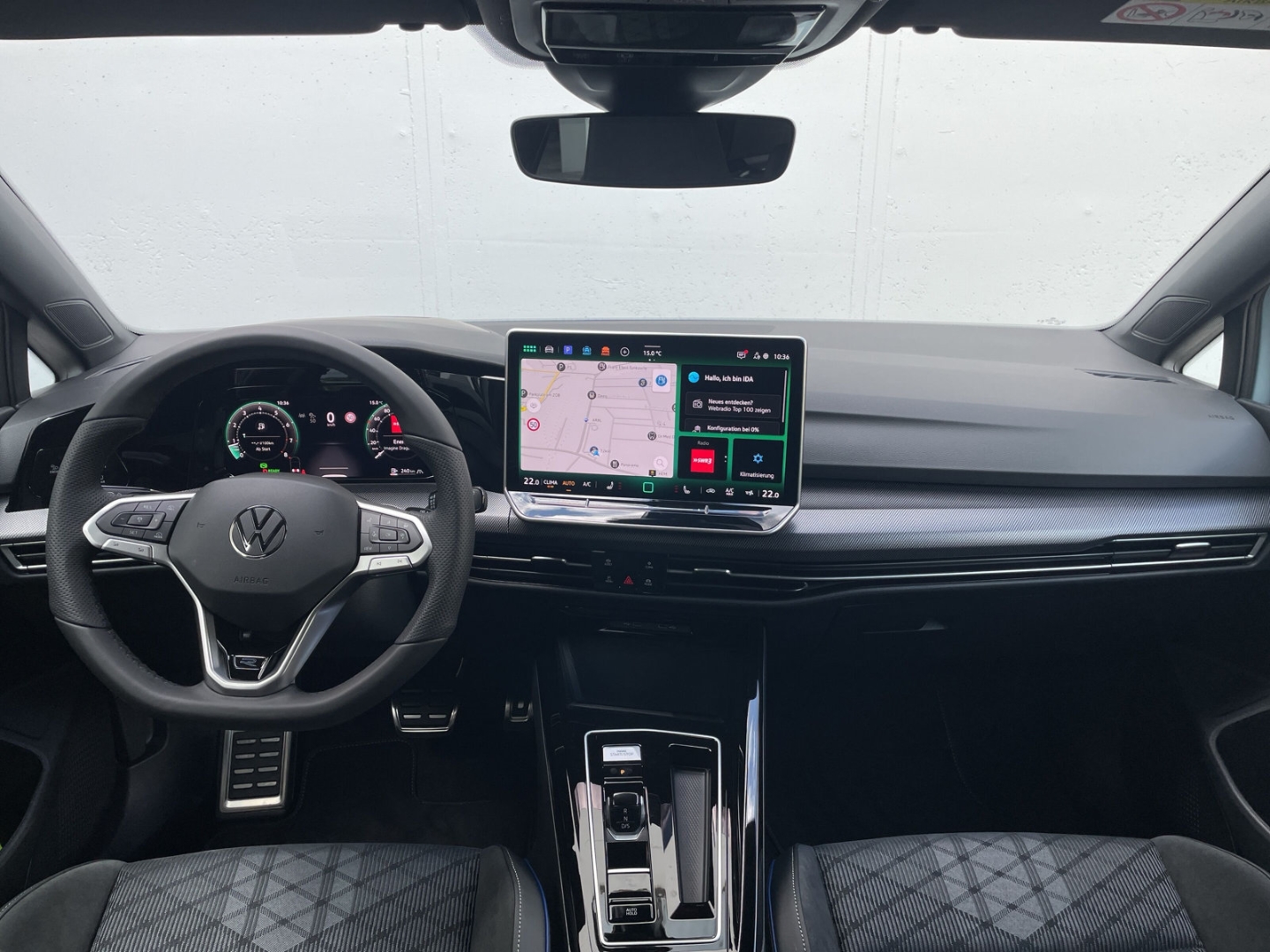 Golf VIII 1.5 eTSI DSG R-Line AHK/360°Kamera/HUD/Navi