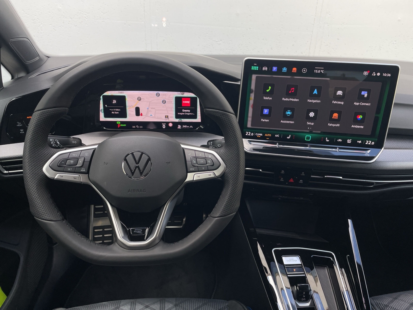 Golf VIII 1.5 eTSI DSG R-Line AHK/360°Kamera/HUD/Navi