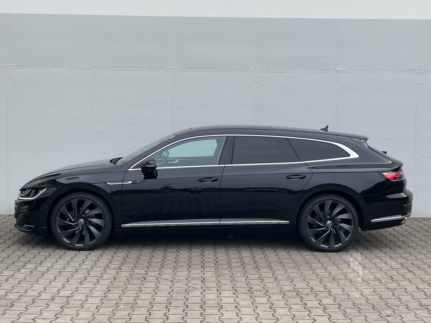 Arteon SB 2.0TDI R-Line 4M Pano/AHK/Standhzg/H&K/DCC/Kamera/ACC/Navi/Keyless