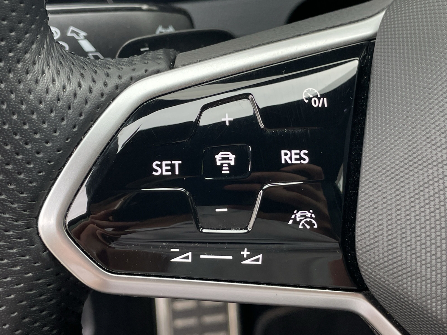 Arteon SB 2.0TDI R-Line 4M Pano/AHK/Standhzg/H&K/DCC/Kamera/ACC/Navi/Keyless