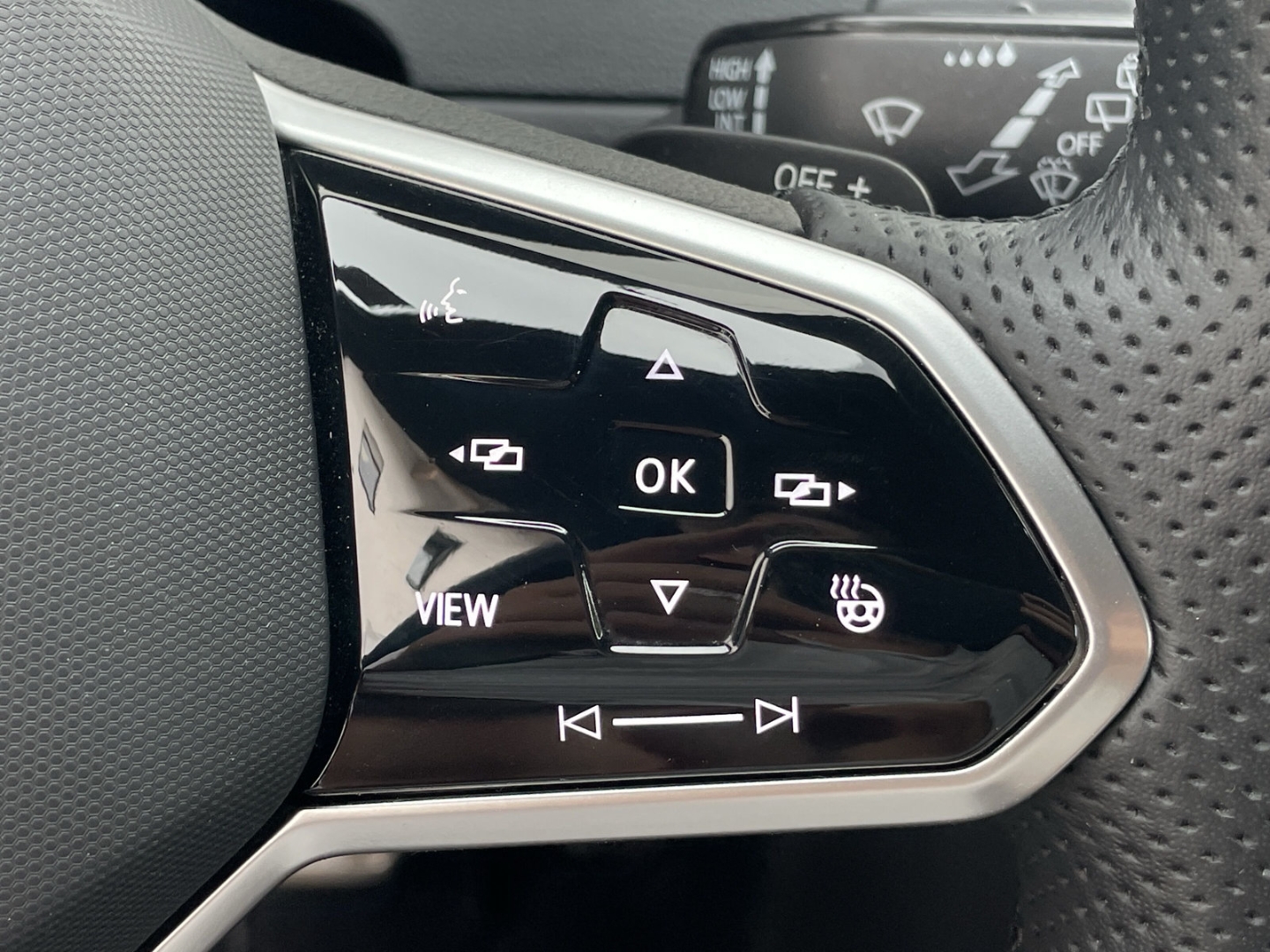 Arteon SB 2.0TDI R-Line 4M Pano/AHK/Standhzg/H&K/DCC/Kamera/ACC/Navi/Keyless