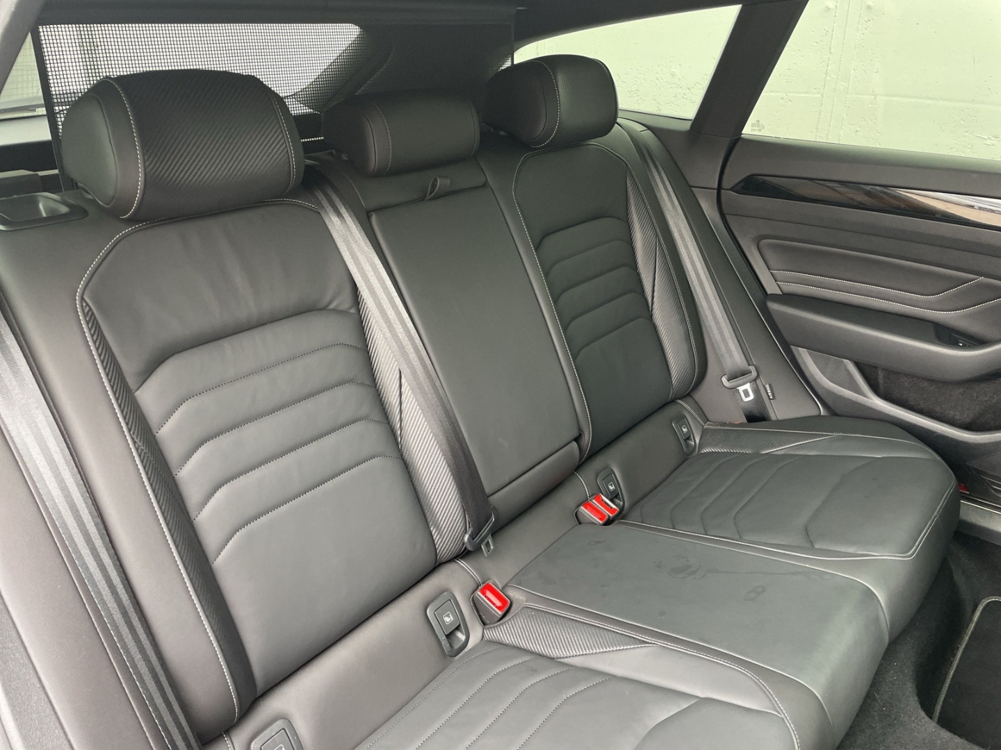 Arteon SB 2.0TDI R-Line 4M Pano/AHK/Standhzg/H&K/DCC/Kamera/ACC/Navi/Keyless