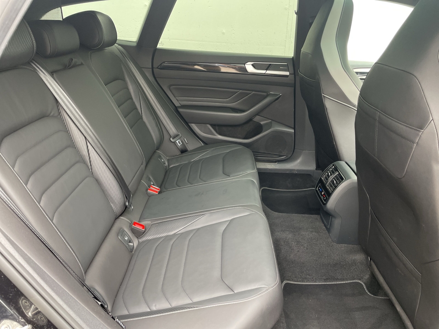 Arteon SB 2.0TDI R-Line 4M Pano/AHK/Standhzg/H&K/DCC/Kamera/ACC/Navi/Keyless
