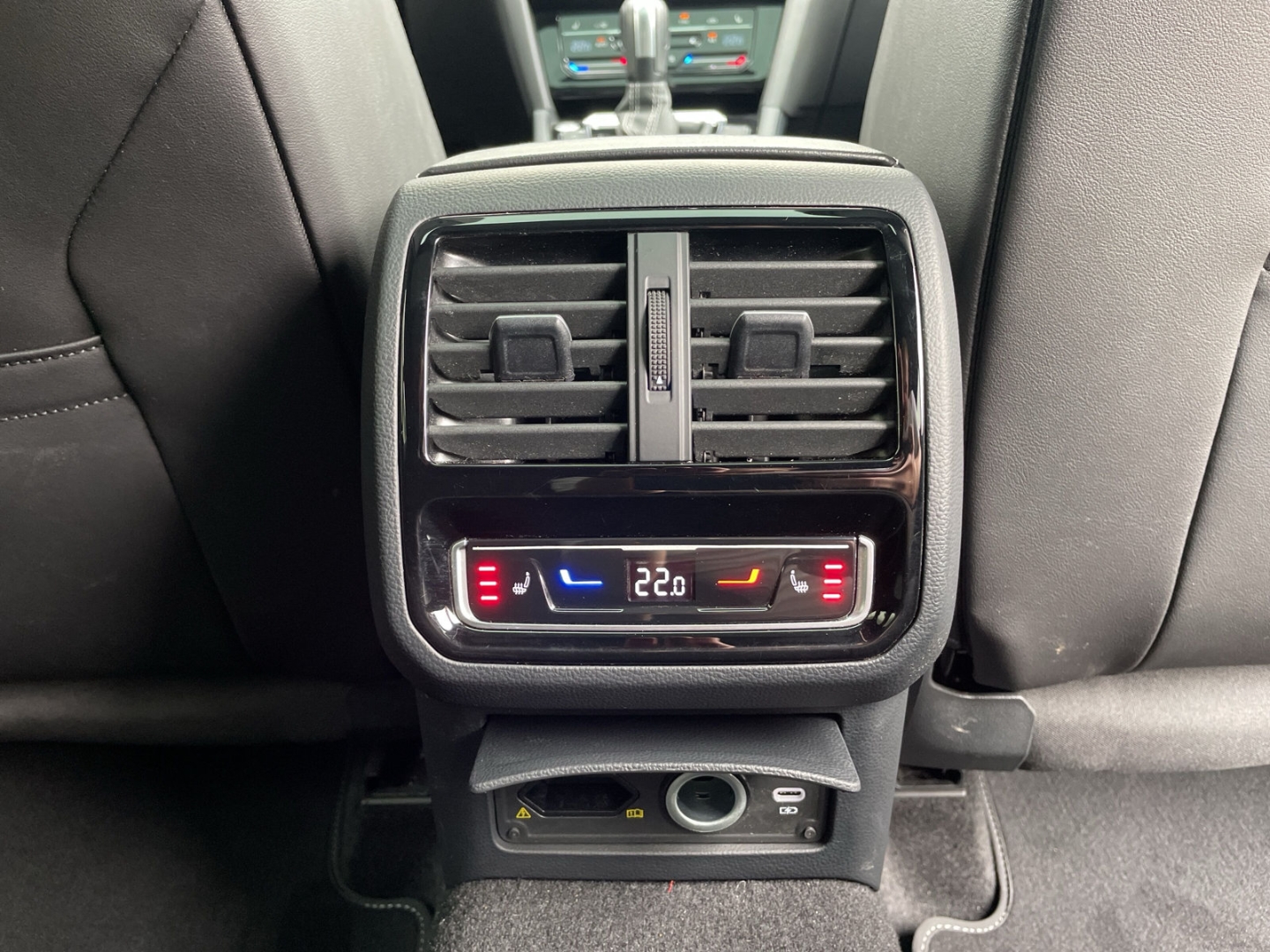 Arteon SB 2.0TDI R-Line 4M Pano/AHK/Standhzg/H&K/DCC/Kamera/ACC/Navi/Keyless