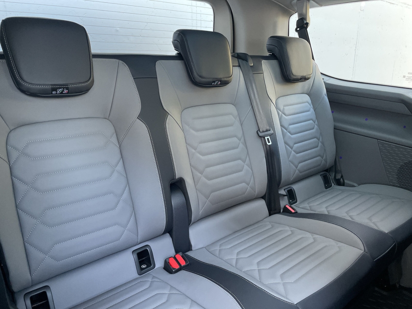 T7 Caravelle Style 2.0 TDI Autom. AHK/Standhzg/Pano/360°Kamera
