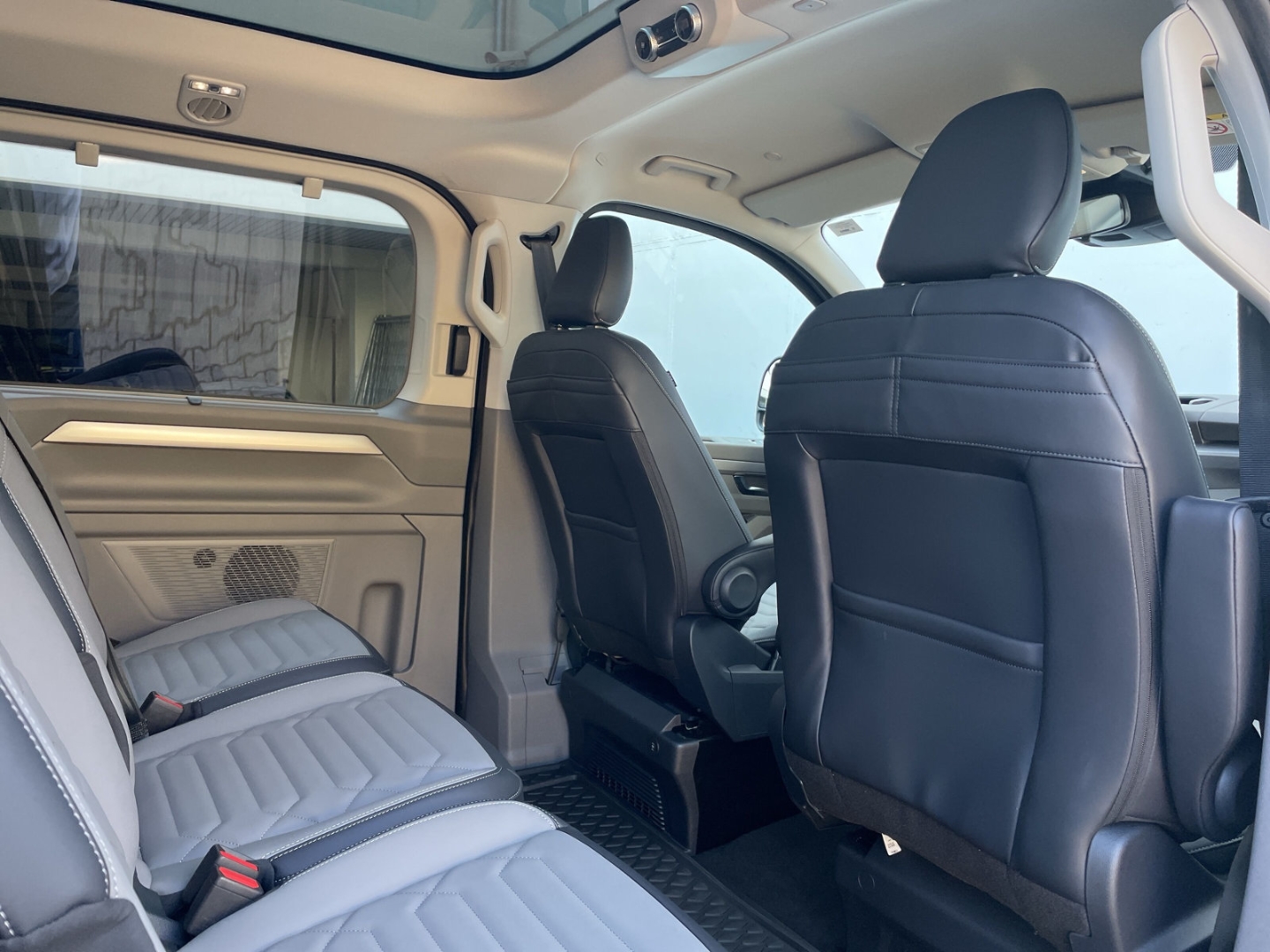 T7 Caravelle Style 2.0 TDI Autom. AHK/Standhzg/Pano/360°Kamera