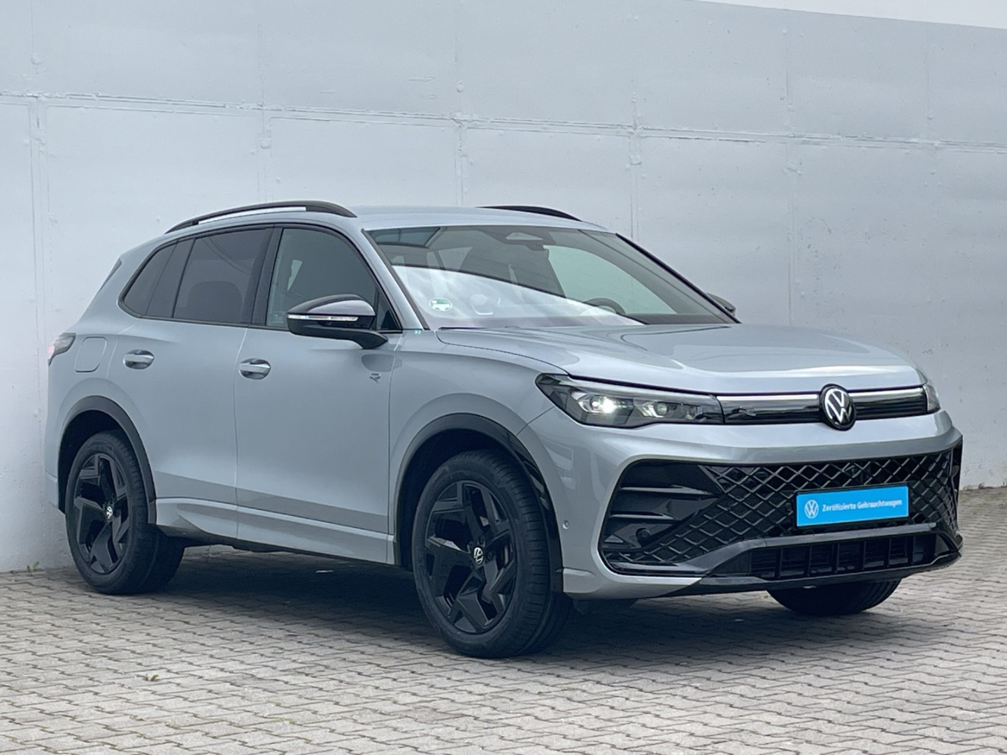 Tiguan 2.0 TDI R-Line Black Style AHK/360°Kamera/ACC/Navi/HUD/Keyless/