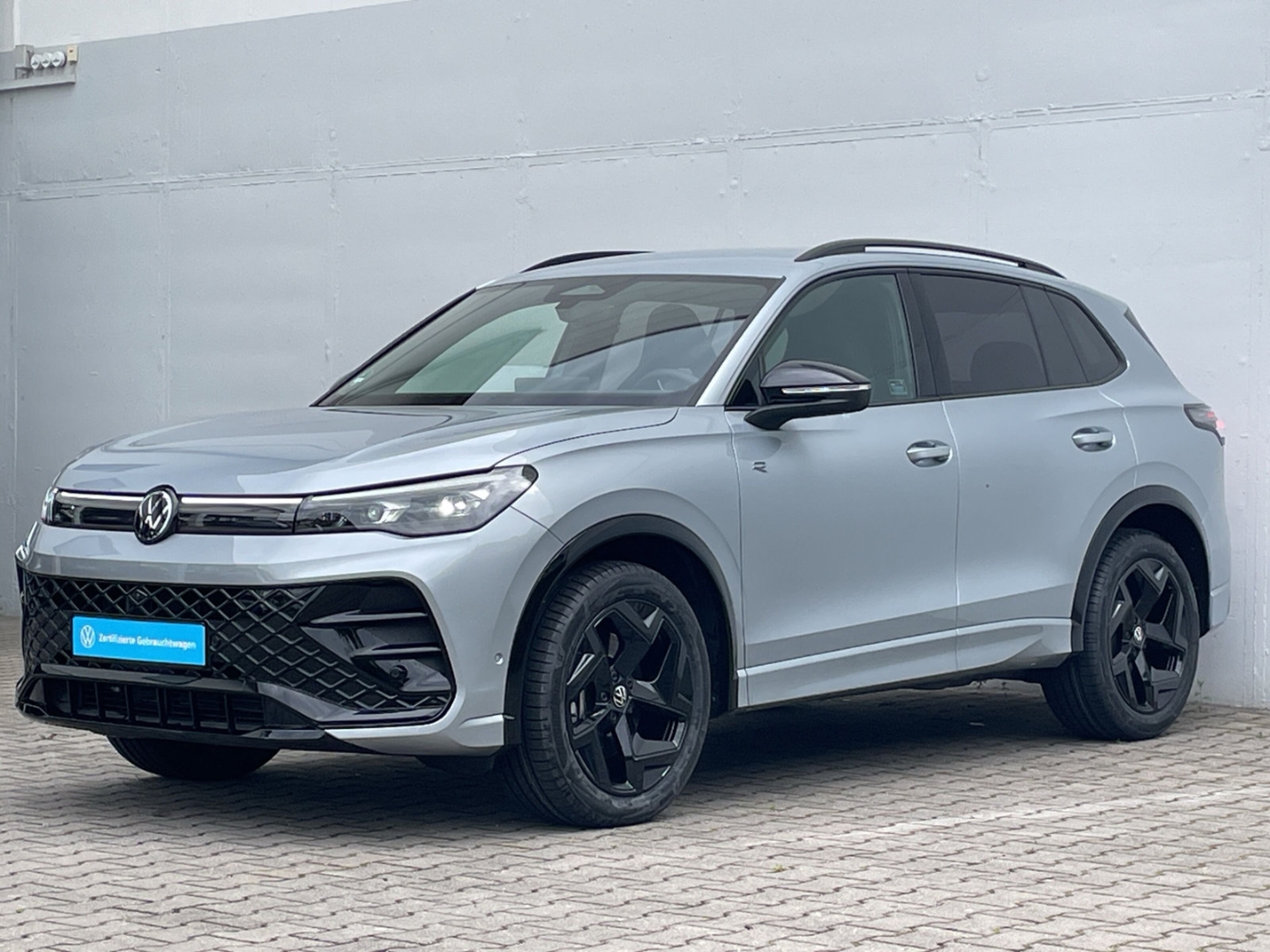 Tiguan 2.0 TDI R-Line Black Style AHK/360°Kamera/ACC/Navi/HUD/Keyless/