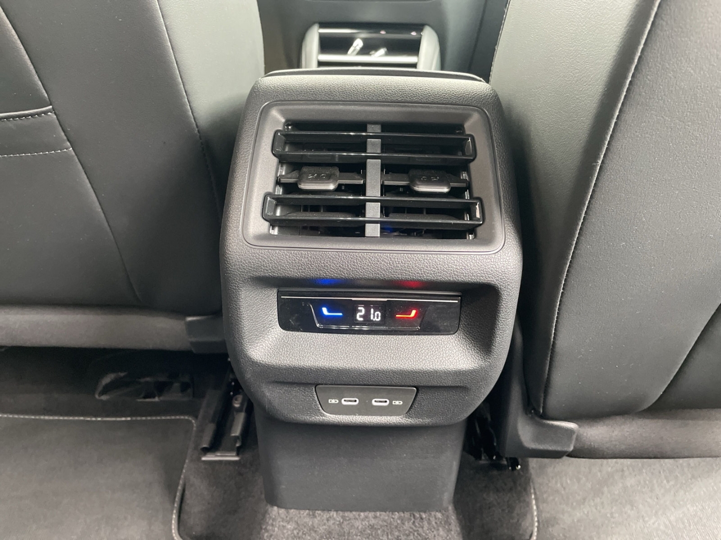 Tiguan 2.0 TDI R-Line Black Style AHK/360°Kamera/ACC/Navi/HUD/Keyless/