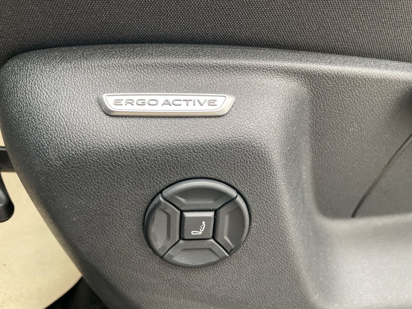 Tiguan 2.0 TDI R-Line Black Style AHK/360°Kamera/ACC/Navi/HUD/Keyless/