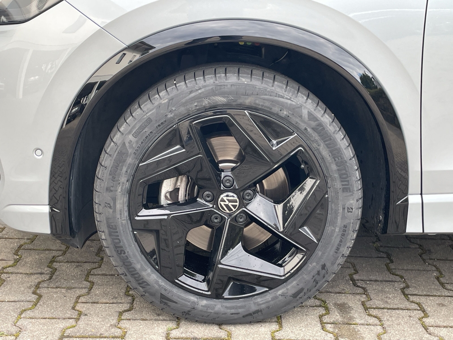 Tiguan 2.0 TDI R-Line Black Style AHK/360°Kamera/ACC/Navi/HUD/Keyless/