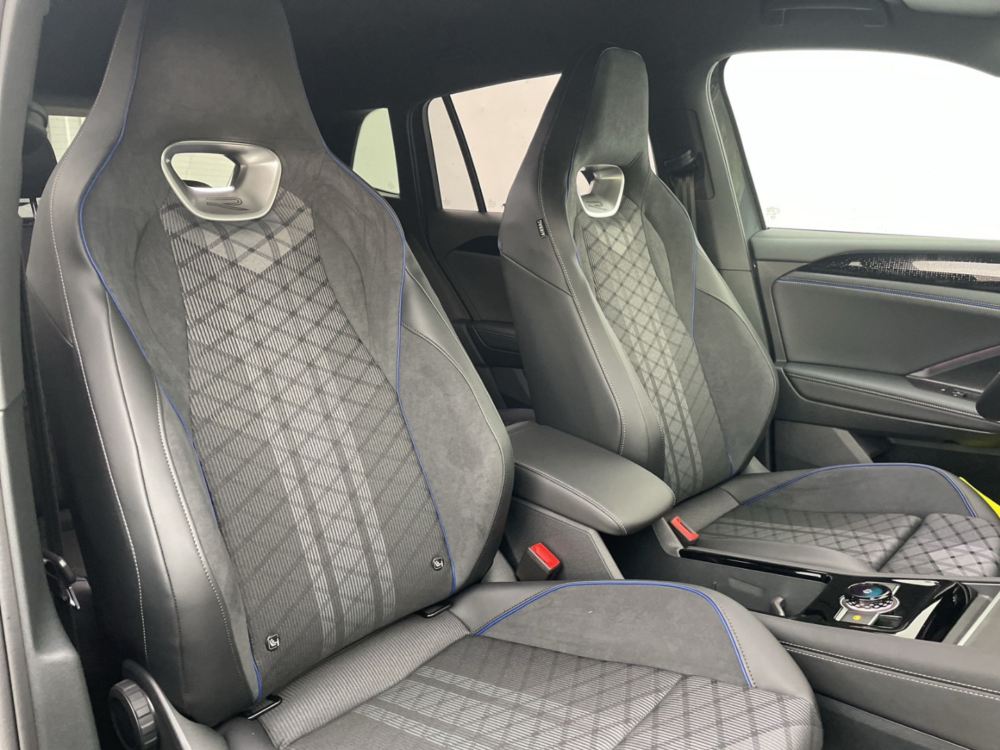 Tiguan 2.0 TSI DSG 4MOTION Standhzg/AHK/HUD/DCC