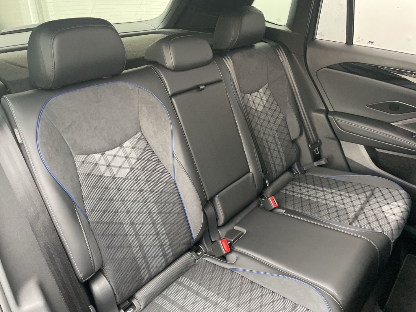 Tiguan 2.0 TSI DSG 4MOTION Standhzg/AHK/HUD/DCC