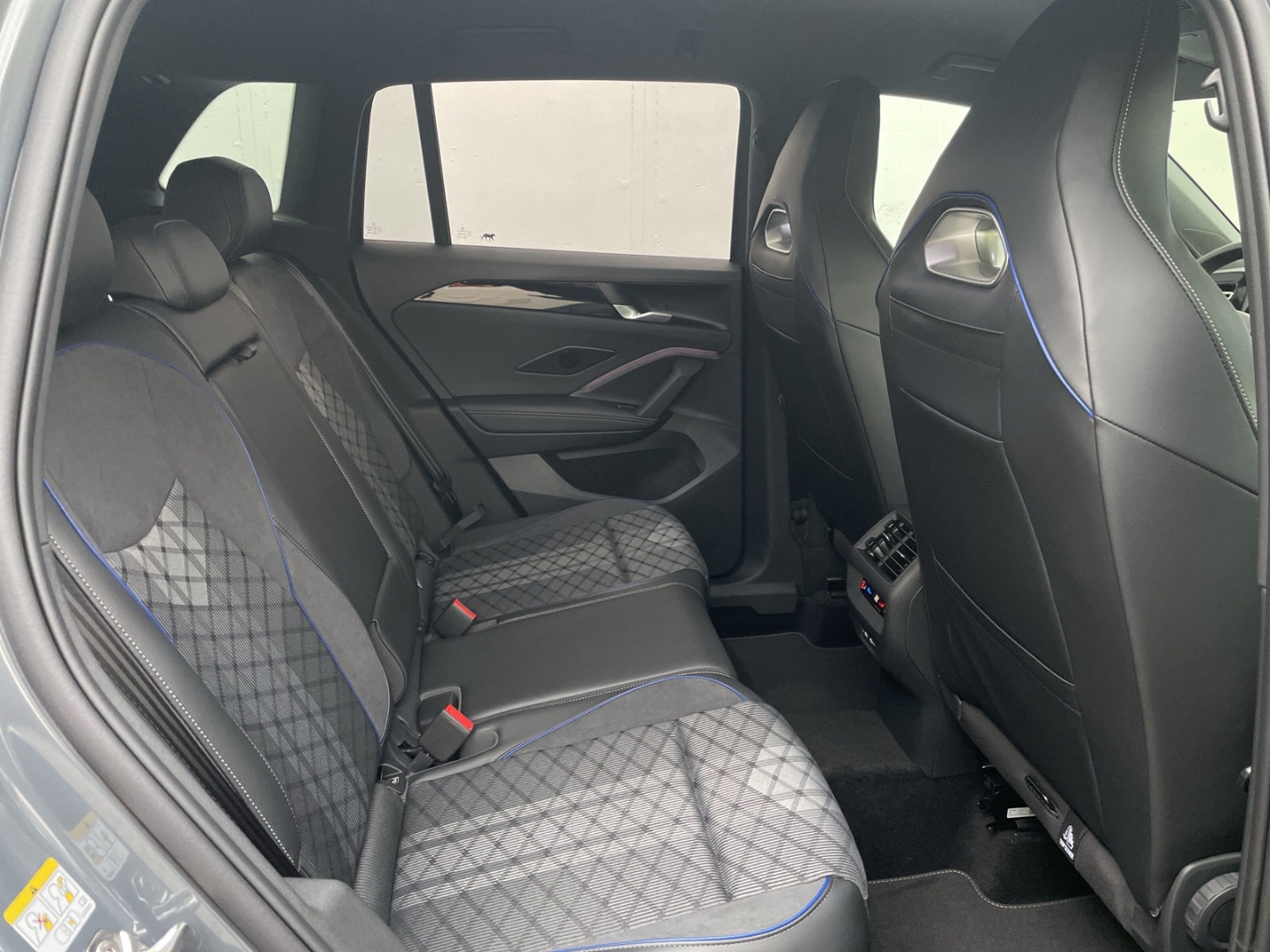 Tiguan 2.0 TSI DSG 4MOTION Standhzg/AHK/HUD/DCC