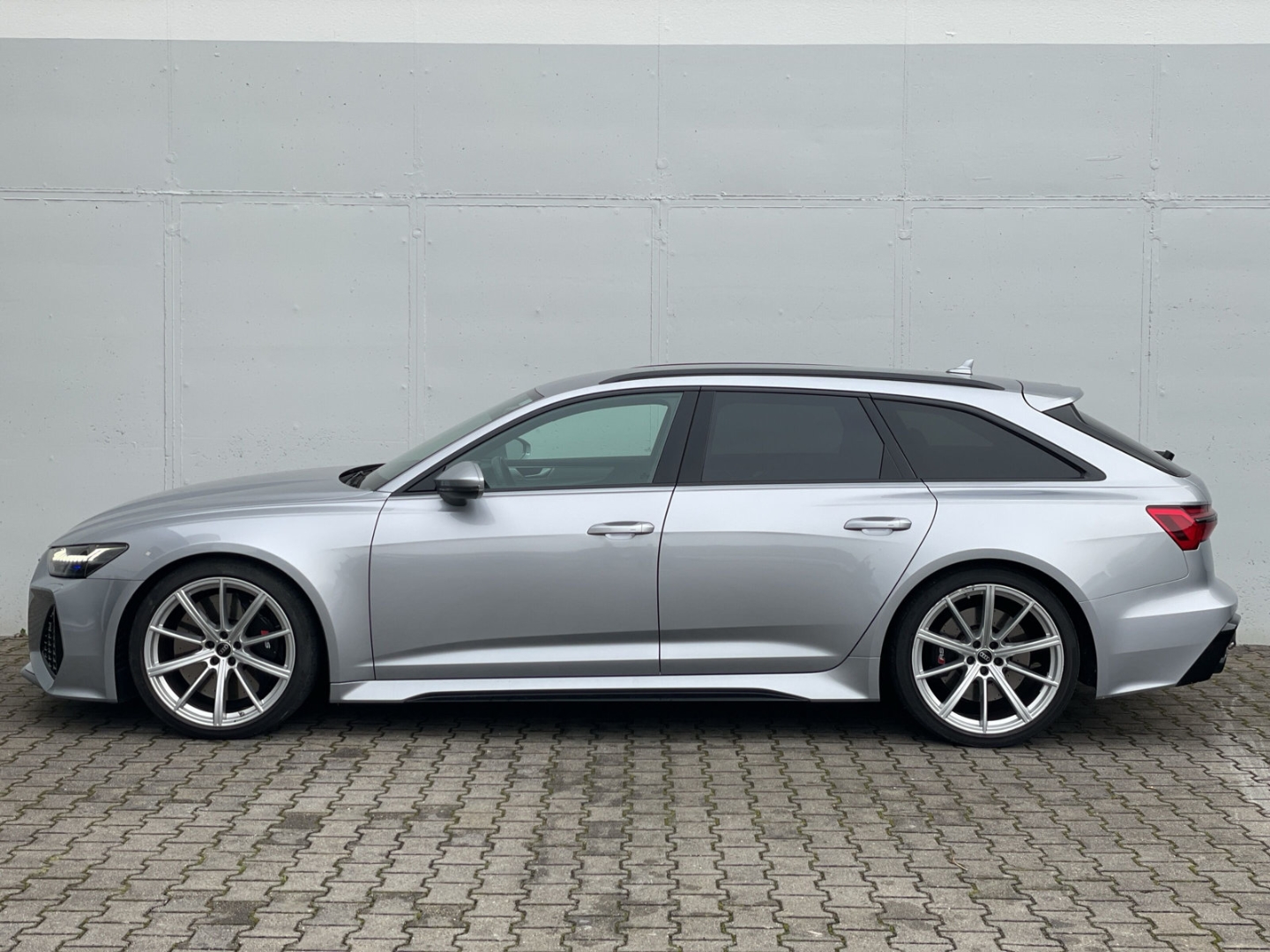 RS6 Avant AHK/B&O/RS-AGA/Matrix/AIR susp/280km/h/ACC/Keyless/Leder