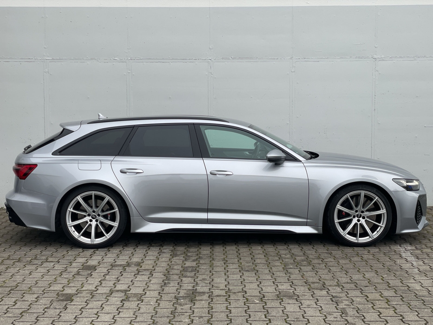 RS6 Avant AHK/B&O/RS-AGA/Matrix/AIR susp/280km/h/ACC/Keyless/Leder