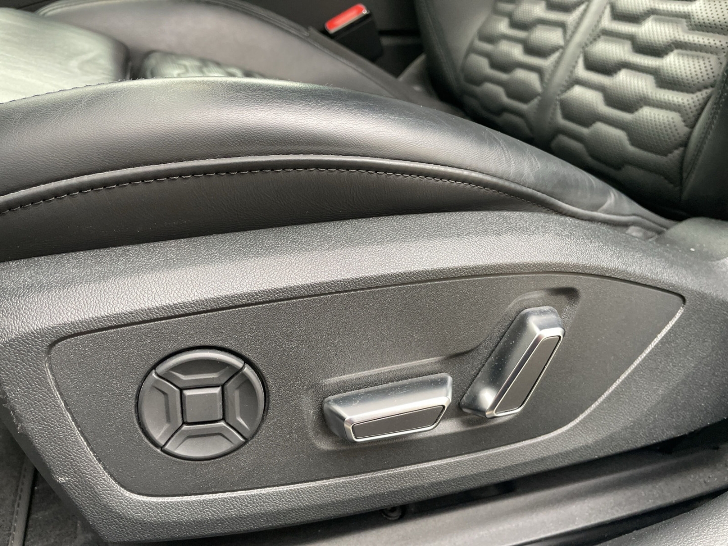 RS6 Avant AHK/B&O/RS-AGA/Matrix/AIR susp/280km/h/ACC/Keyless/Leder