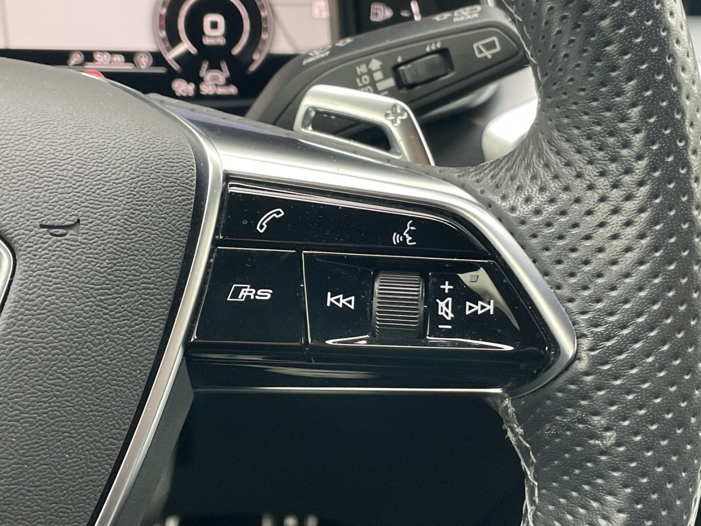 RS6 Avant AHK/B&O/RS-AGA/Matrix/AIR susp/280km/h/ACC/Keyless/Leder