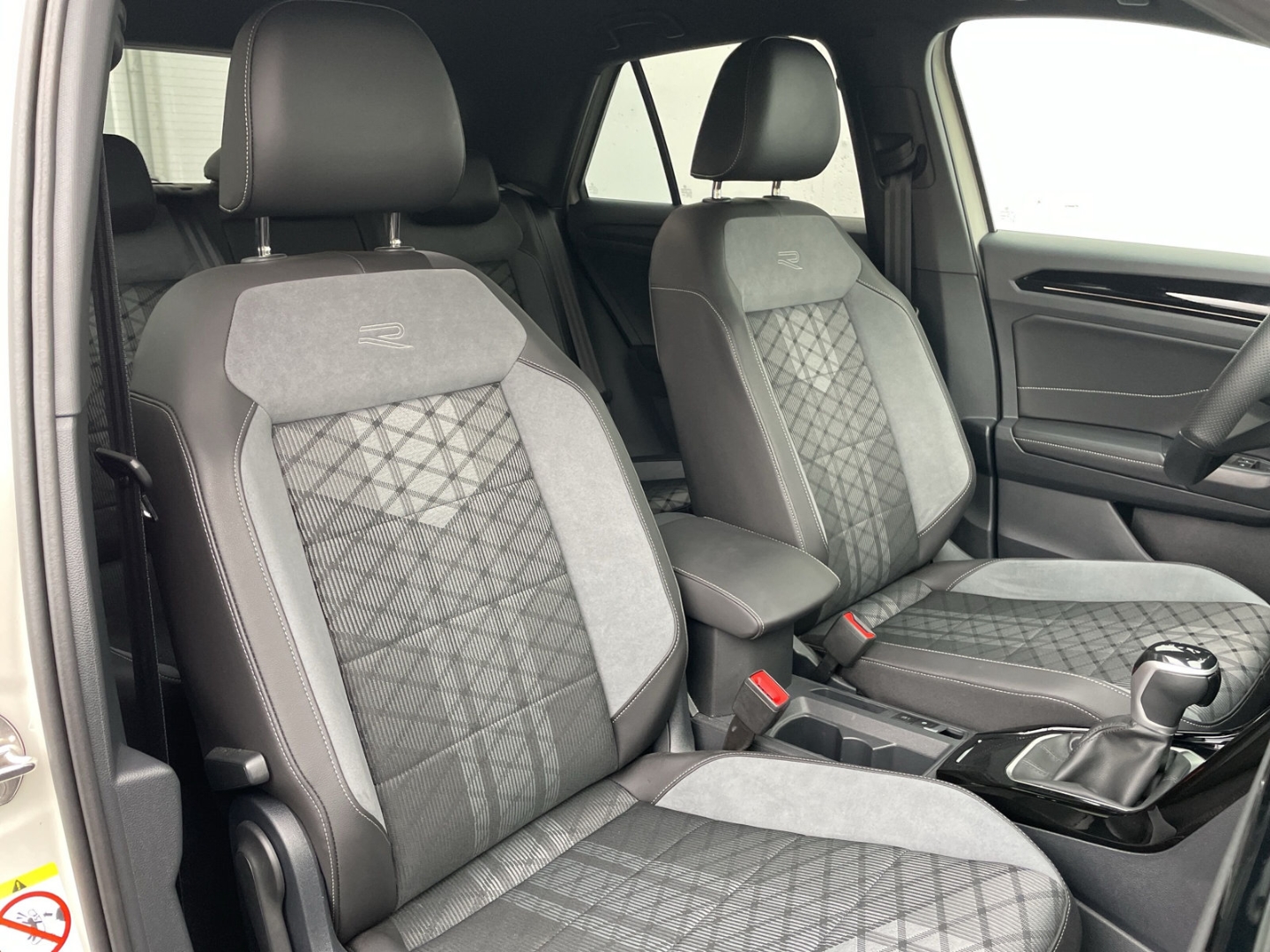 T-Roc 1.5 TSI DSG R-Line Black Style AHK/Kamera ACC/IQ.LIGHT/Navi/App-Connect