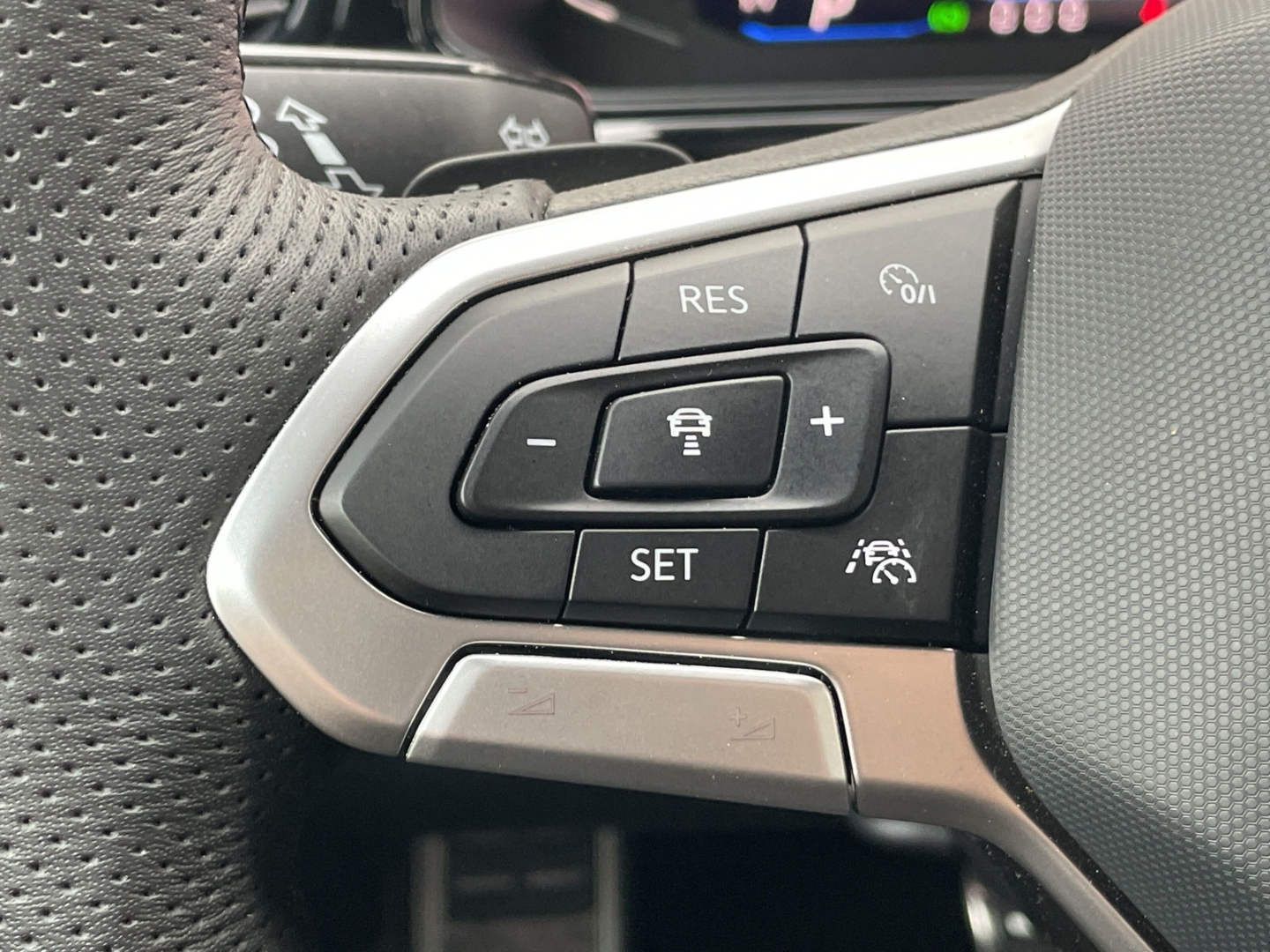 T-Roc 1.5 TSI DSG R-Line Black Style AHK/Kamera ACC/IQ.LIGHT/Navi/App-Connect