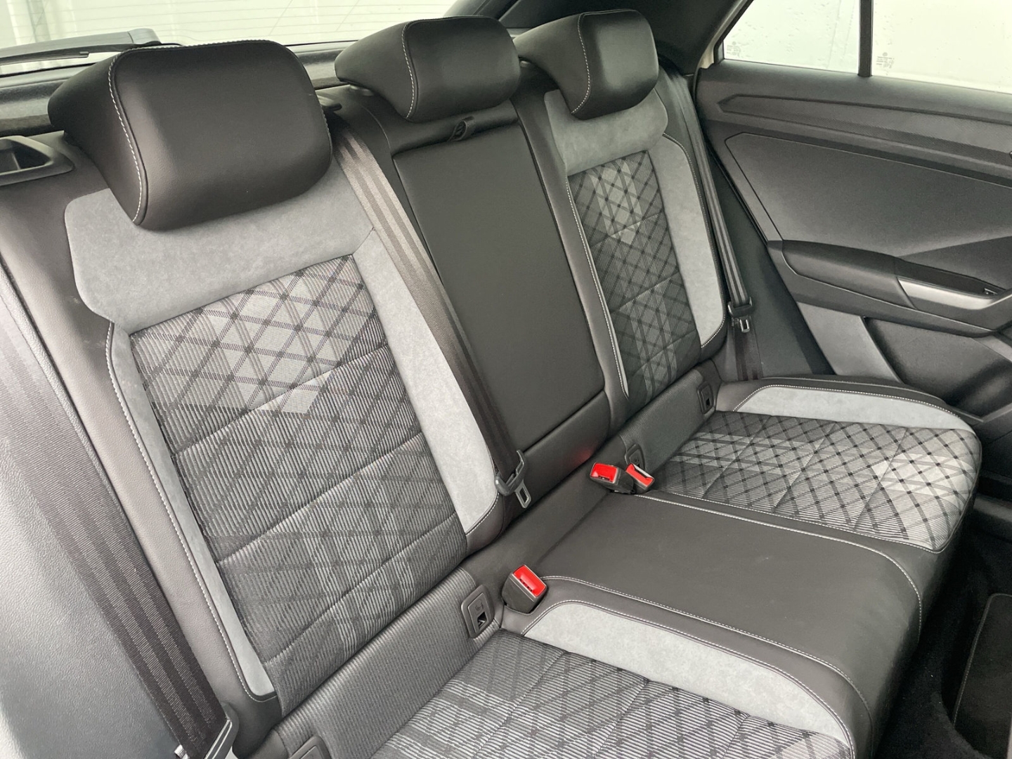 T-Roc 1.5 TSI DSG R-Line Black Style AHK/Kamera ACC/IQ.LIGHT/Navi/App-Connect