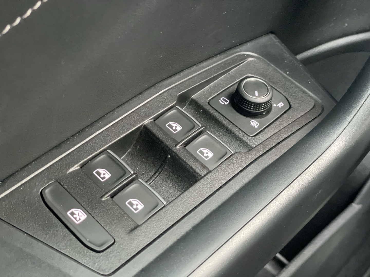 T-Roc 1.5 TSI DSG R-Line Black Style AHK/Kamera ACC/IQ.LIGHT/Navi/App-Connect