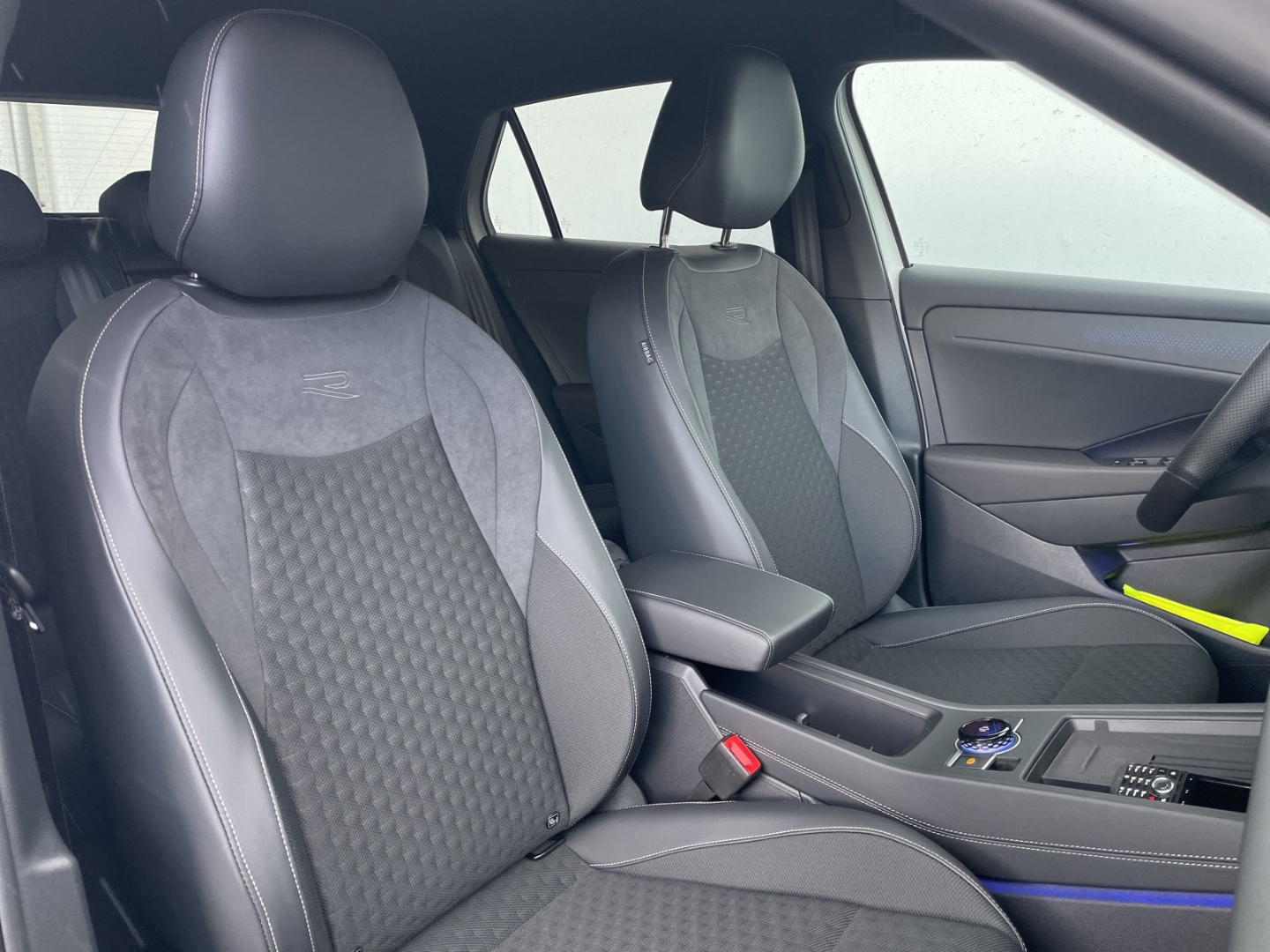 T-Roc R-Line 1.5eTSI DSG HUD/360°Kamera/Navi/ACC