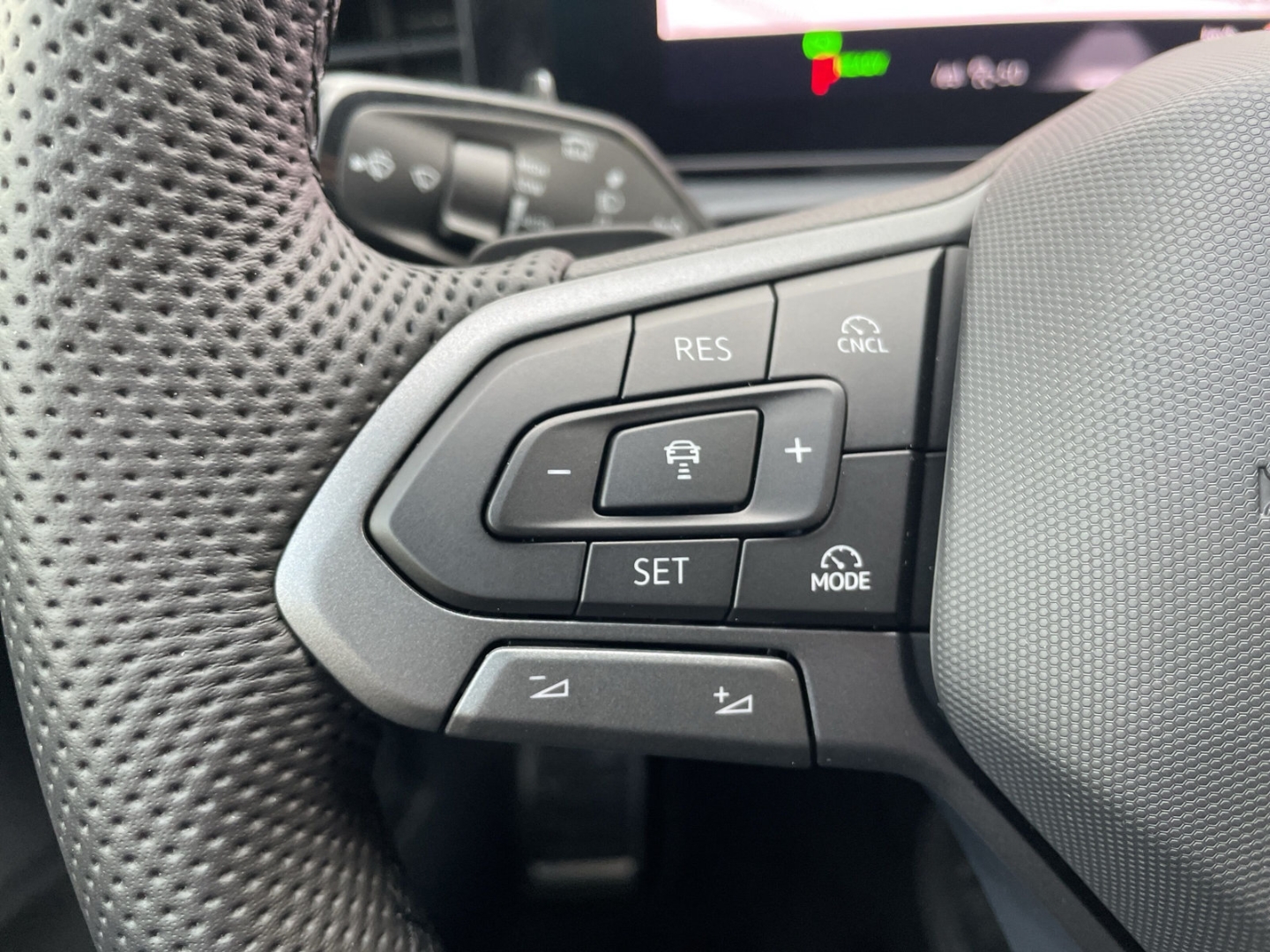 T-Roc R-Line 1.5eTSI DSG HUD/360°Kamera/Navi/ACC