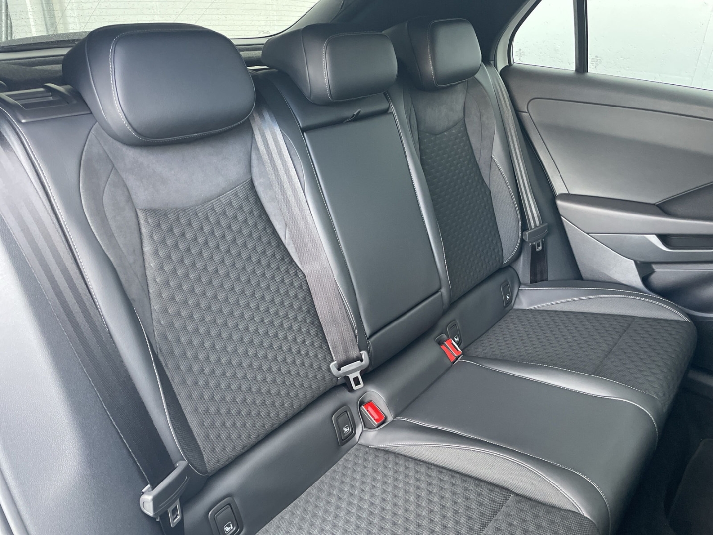 T-Roc R-Line 1.5eTSI DSG HUD/360°Kamera/Navi/ACC