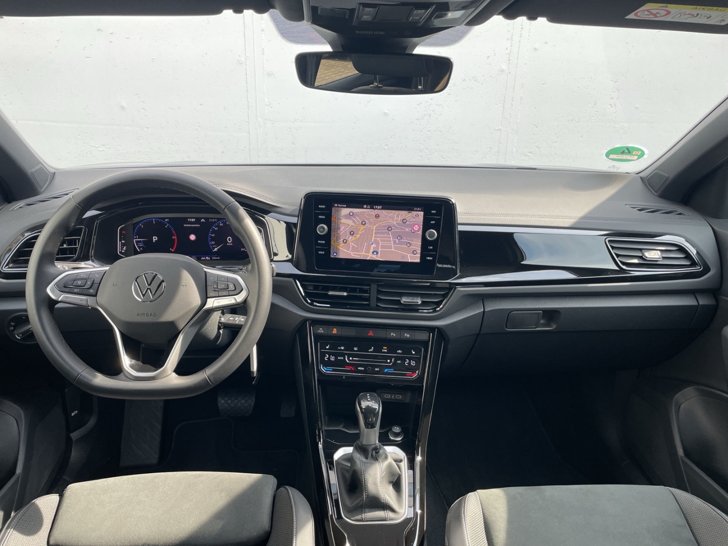 T-Roc 2.0 TDI DSG Style AHK/Navi/LED Plus/Kamera/App-Connect/ACC