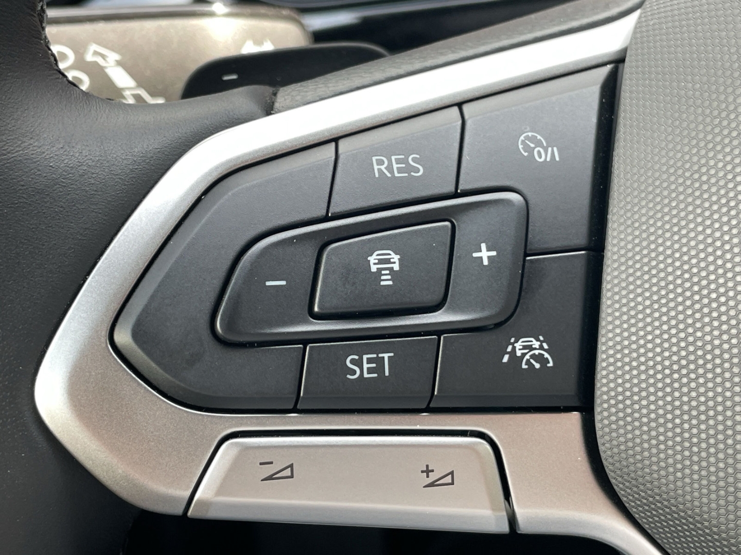T-Roc 2.0 TDI DSG Style AHK/Navi/LED Plus/Kamera/App-Connect/ACC