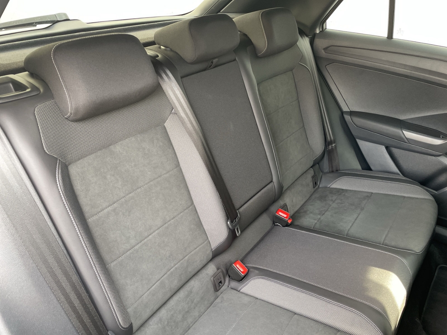 T-Roc 2.0 TDI DSG Style AHK/Navi/LED Plus/Kamera/App-Connect/ACC