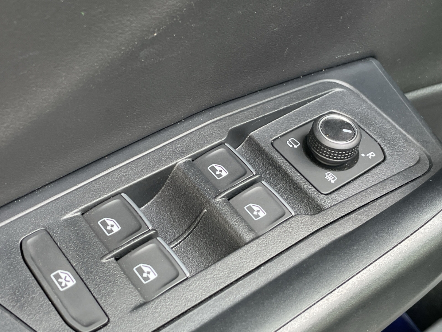 T-Roc 2.0 TDI DSG Style AHK/Navi/LED Plus/Kamera/App-Connect/ACC