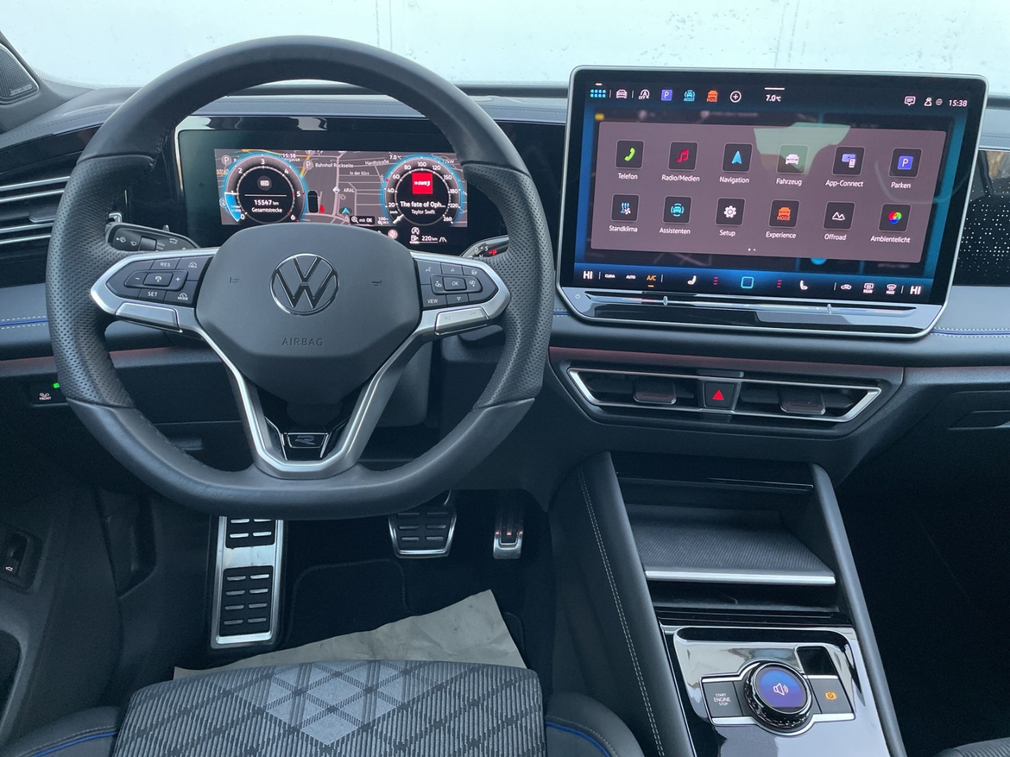 Tiguan 2.0 TDI 4M R-Line Standhzg/AHK/HUD/360°Kamera/H&K/Pano/DCC Pro/Keyless/Navi/ACC