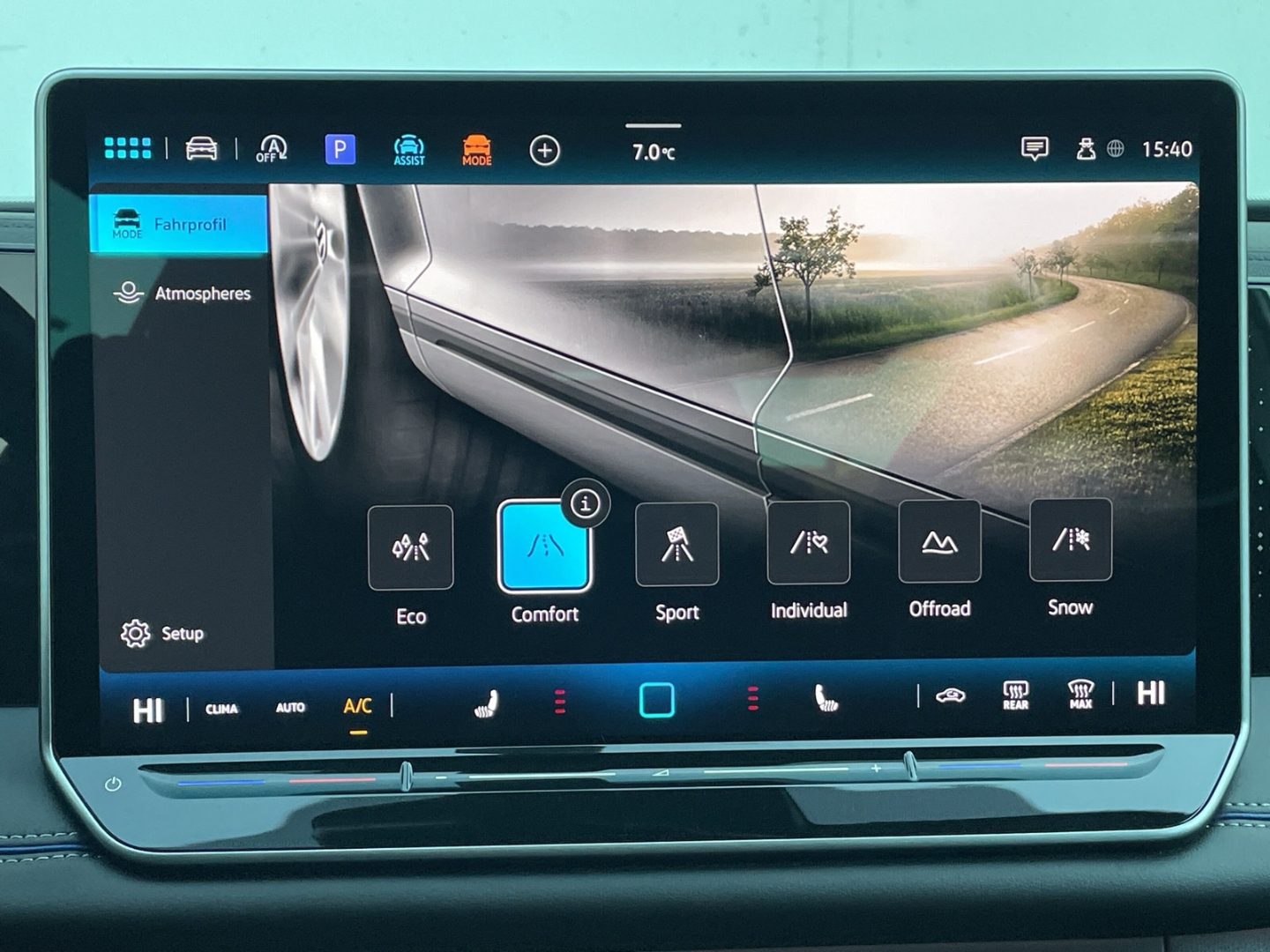 Tiguan 2.0 TDI 4M R-Line Standhzg/AHK/HUD/360°Kamera/H&K/Pano/DCC Pro/Keyless/Navi/ACC