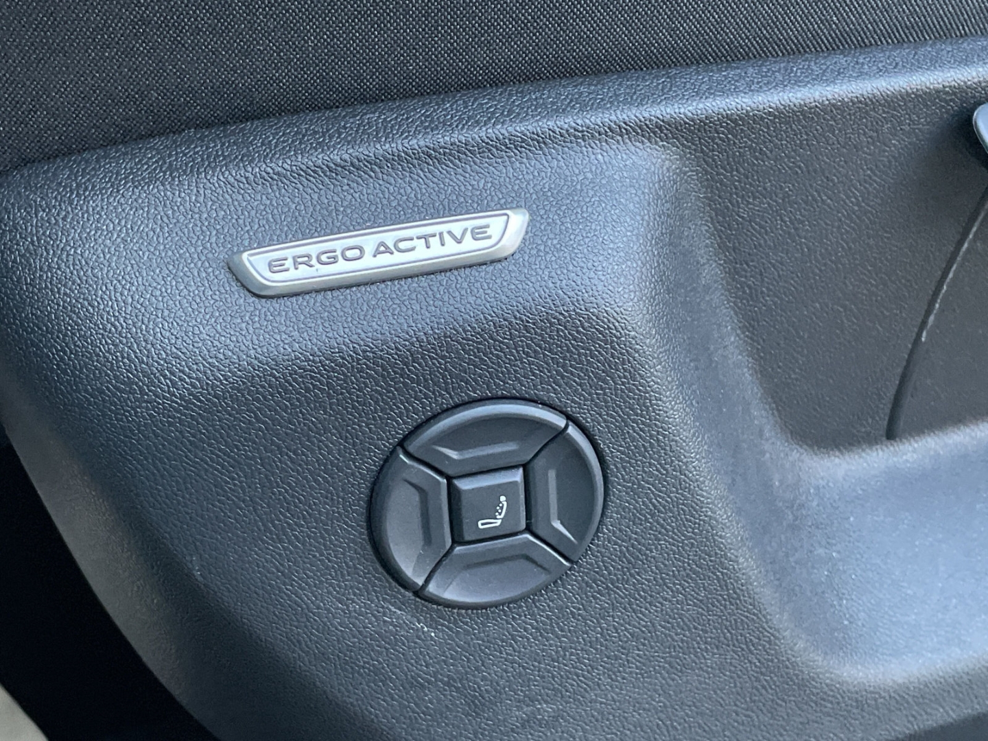Tiguan 2.0 TDI 4M R-Line Standhzg/AHK/HUD/360°Kamera/H&K/Pano/DCC Pro/Keyless/Navi/ACC