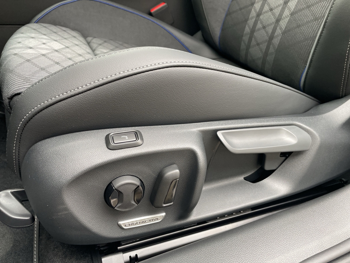 Passat Variant 1.5TSI eHybrid R-Line HUD/AHK/DCC Pro