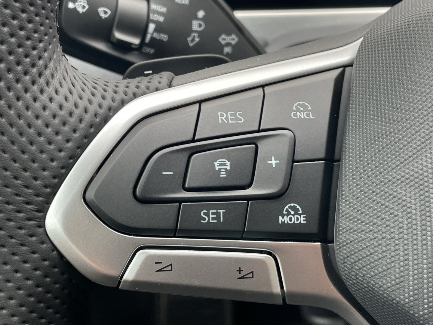 Passat Variant 1.5TSI eHybrid R-Line HUD/AHK/DCC Pro