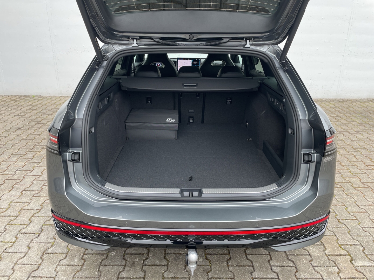 Passat Variant 1.5TSI eHybrid R-Line HUD/AHK/DCC Pro