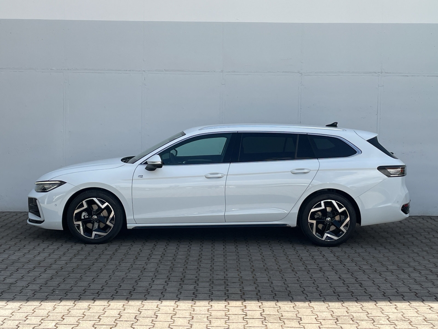Passat R-Line 2.0 TDI DSG HUD/AHK/Navi/360Kamera