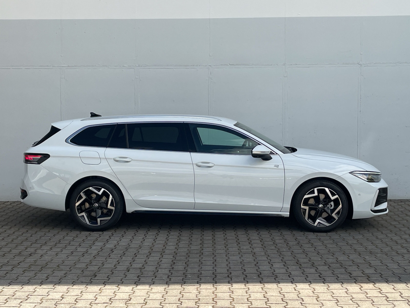 Passat R-Line 2.0 TDI DSG HUD/AHK/Navi/360Kamera