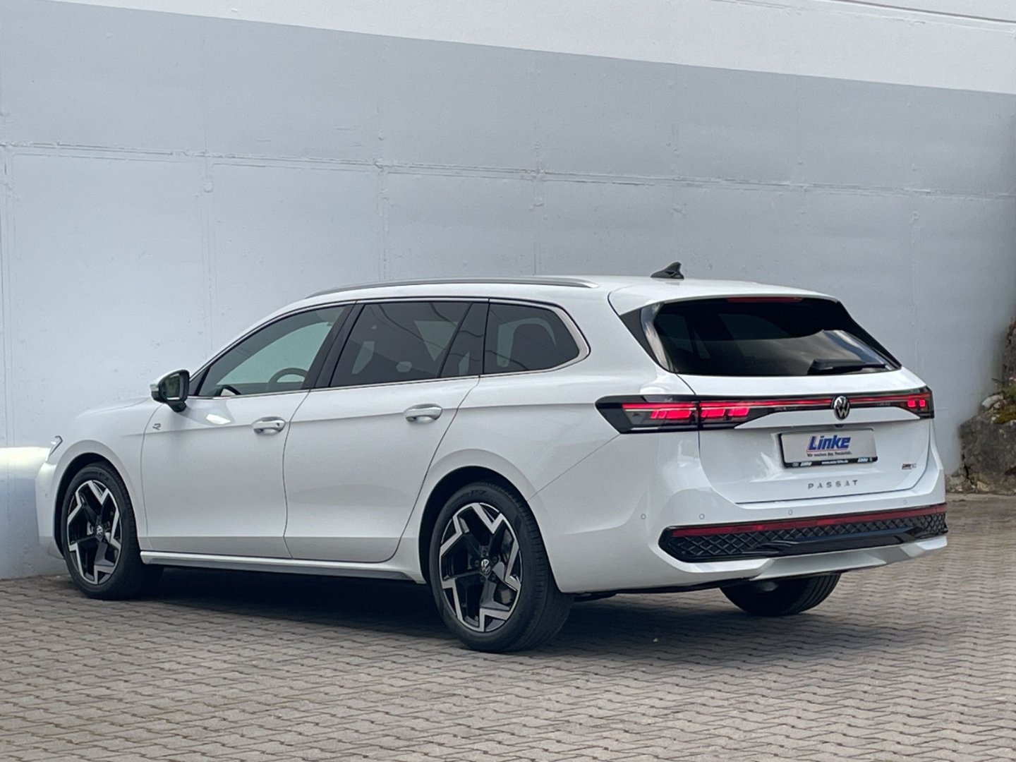 Passat R-Line 2.0 TDI DSG HUD/AHK/Navi/360Kamera