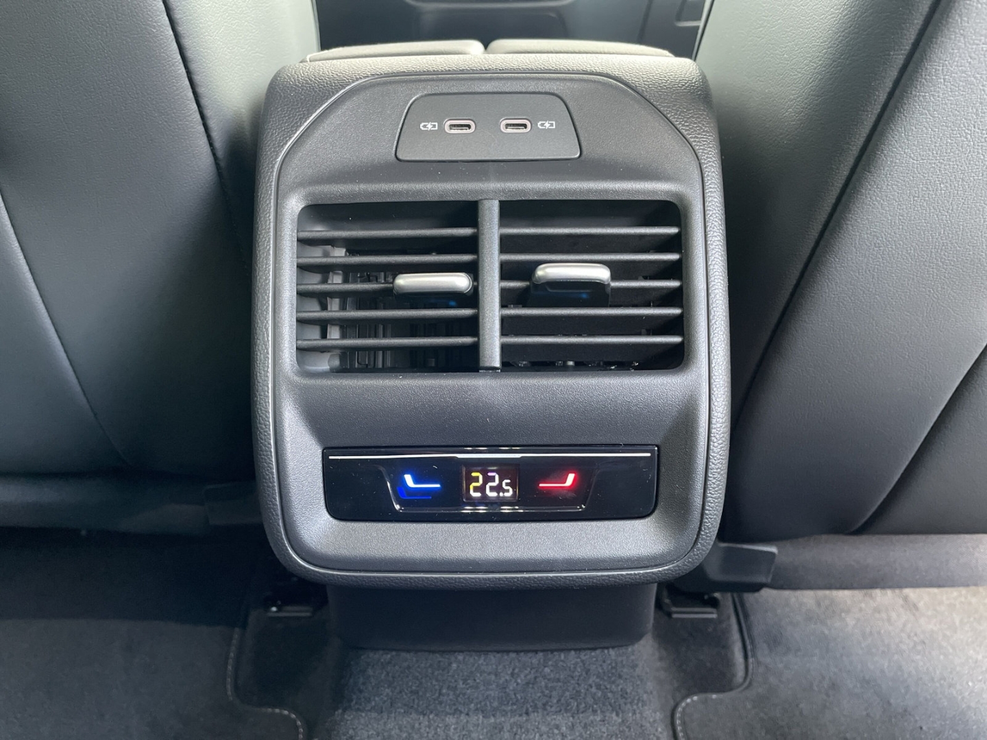 Passat R-Line 2.0 TDI DSG HUD/AHK/Navi/360Kamera